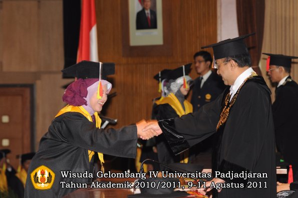 wisuda-fmipa-oleh-rektor-231