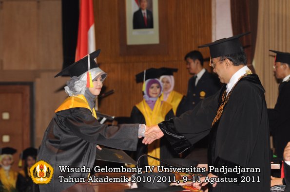 wisuda-fmipa-oleh-rektor-232