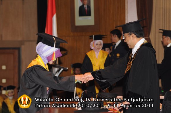 wisuda-fmipa-oleh-rektor-233