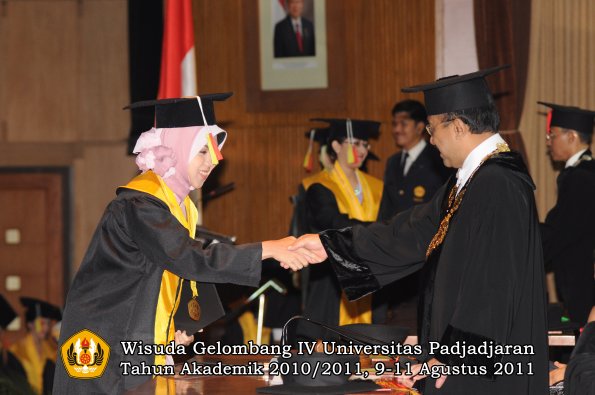 wisuda-fmipa-oleh-rektor-234