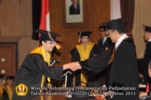 wisuda-fmipa-oleh-rektor-235