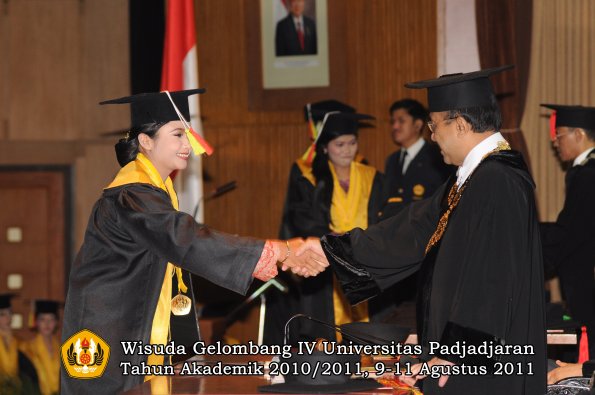 wisuda-fmipa-oleh-rektor-236