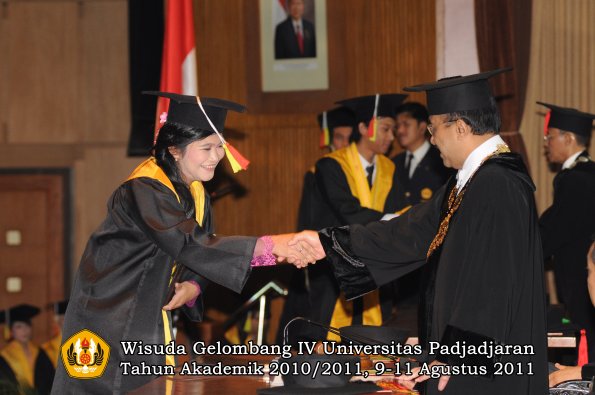 wisuda-fmipa-oleh-rektor-237