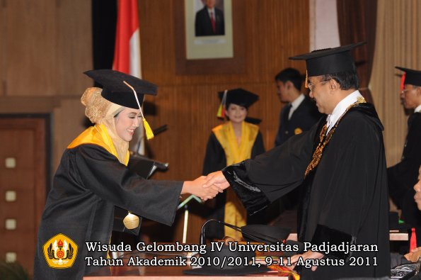 wisuda-fmipa-oleh-rektor-245