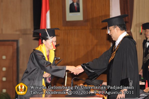 wisuda-fmipa-oleh-rektor-247