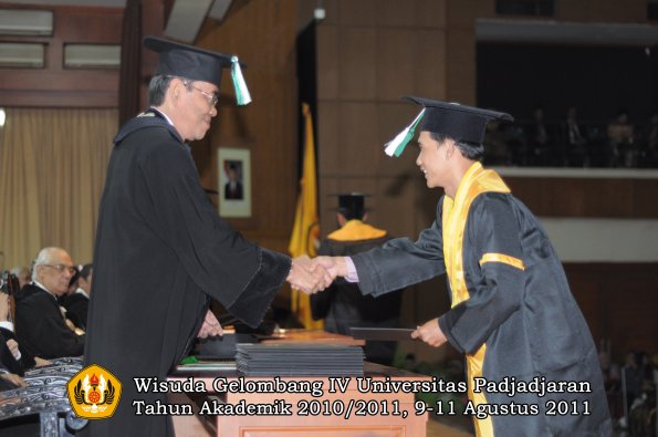 wisuda-faperta-oleh-dekan-82