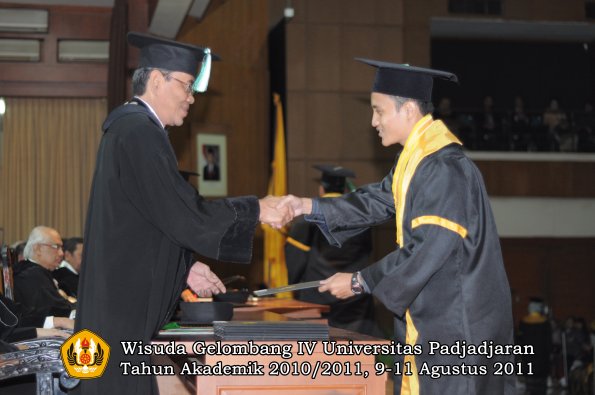 wisuda-faperta-oleh-dekan-89