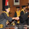 wisuda-fe-oleh-rektor-069