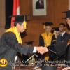 wisuda-fe-oleh-rektor-074