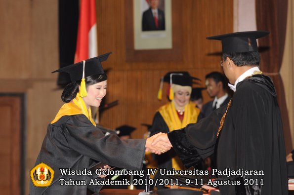 wisuda-fikom-oleh-rektor-111