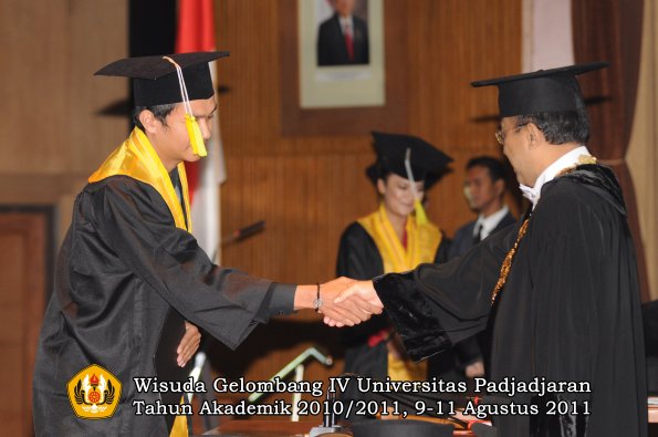 wisuda-fikom-oleh-rektor-116