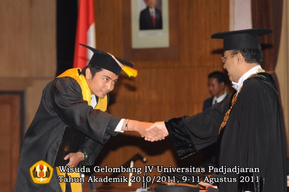 wisuda-fikom-oleh-rektor-119