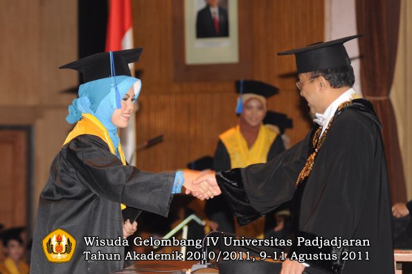 wisuda-fik-oleh-rektor-031