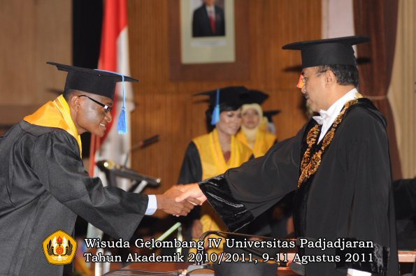 wisuda-fik-oleh-rektor-123