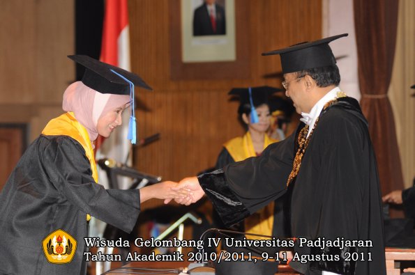 wisuda-fik-oleh-rektor-133