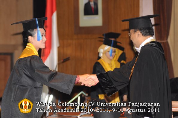 wisuda-fik-oleh-rektor-142