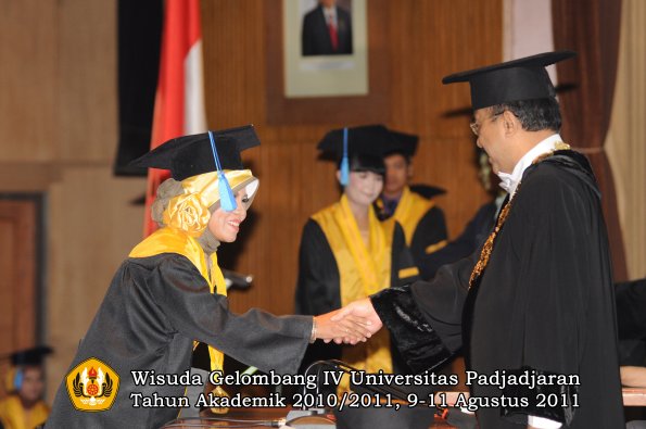 wisuda-fik-oleh-rektor-147