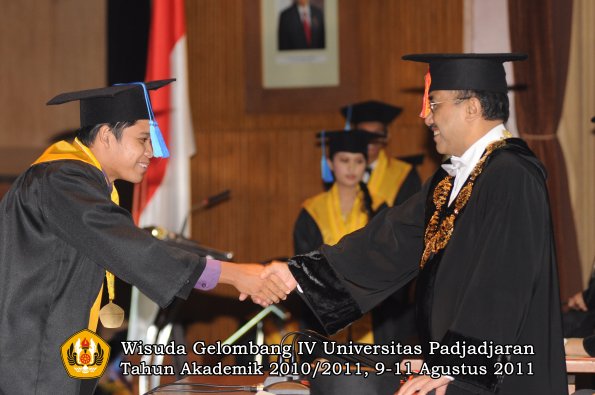 wisuda-fik-oleh-rektor-149