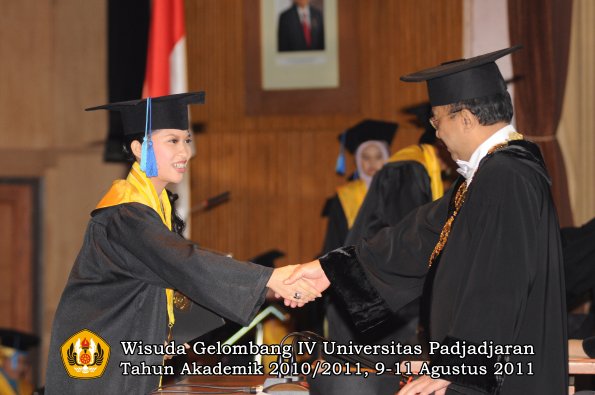 wisuda-fik-oleh-rektor-150