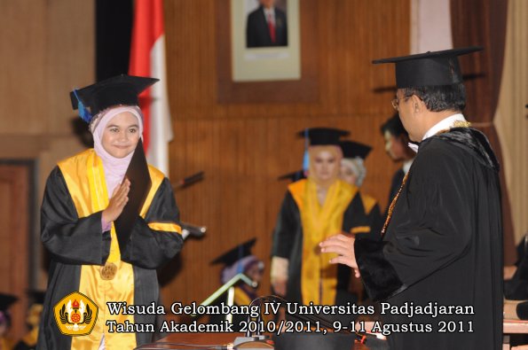 wisuda-fik-oleh-rektor-152