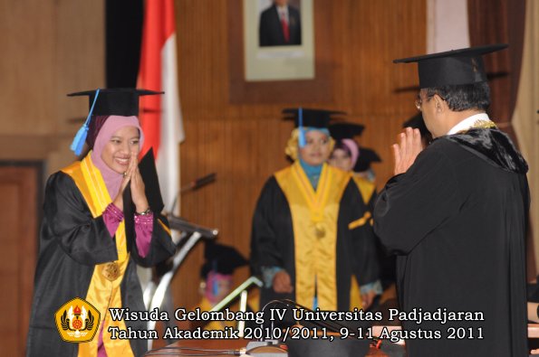 wisuda-fik-oleh-rektor-158