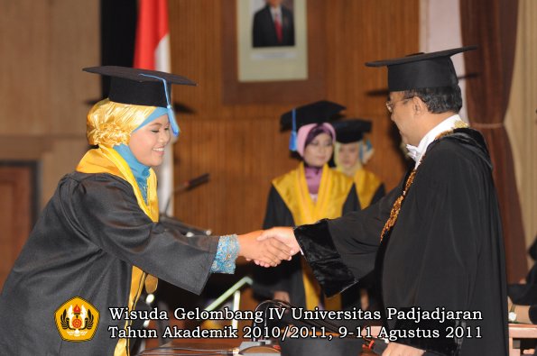 wisuda-fik-oleh-rektor-159