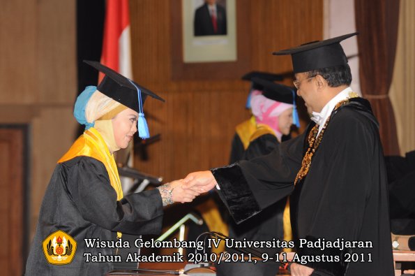 wisuda-fik-oleh-rektor-161