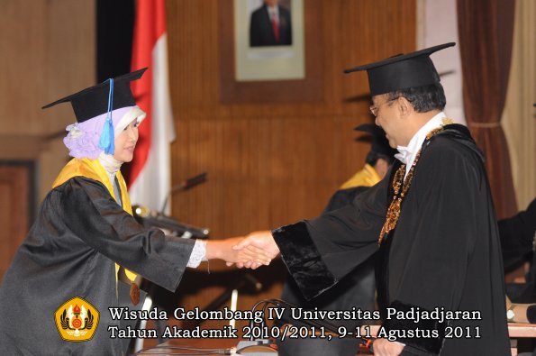 wisuda-fik-oleh-rektor-164