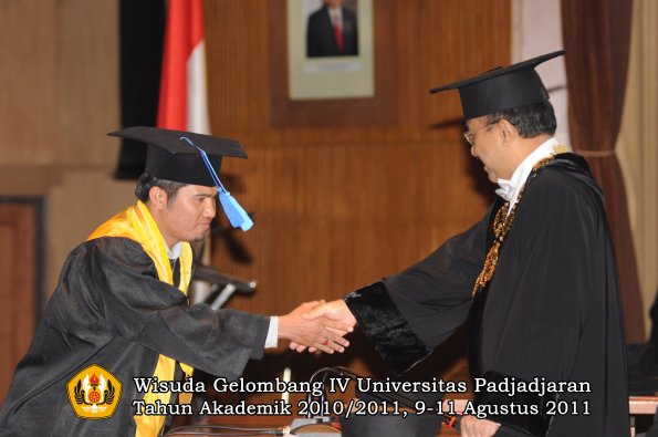 wisuda-fik-oleh-rektor-165