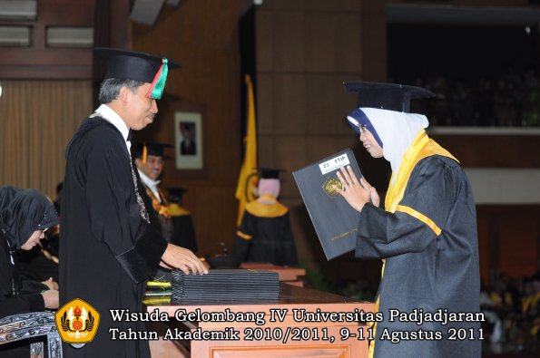 wisuda-ftip-oleh-dekan-22