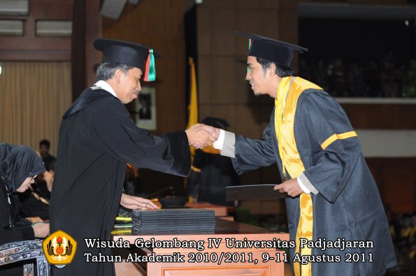 wisuda-ftip-oleh-dekan-23