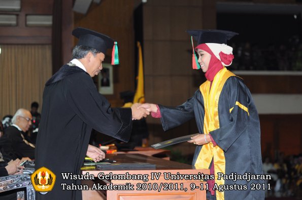 wisuda-ftip-oleh-dekan-38