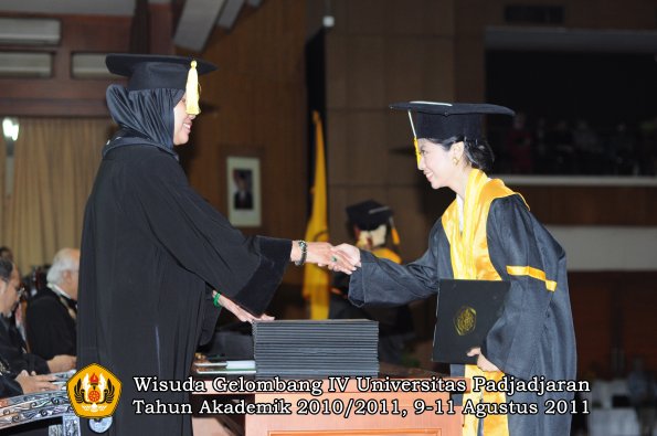 wisuda-fe-0leh-dekan-147