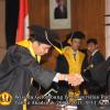 wisuda-fe-oleh-rektor_041