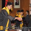 wisuda-fe-oleh-rektor_052