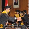 wisuda-fe-oleh-rektor_083