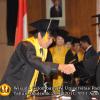 wisuda-fe-oleh-rektor_087