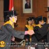 wisuda-fe-oleh-rektor_097