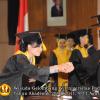 wisuda-fe-oleh-rektor_098