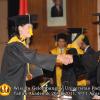 wisuda-fe-oleh-rektor_099