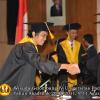 wisuda-fe-oleh-rektor_170