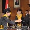 wisuda-fe-oleh-rektor_202