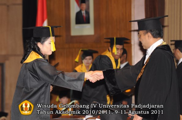 wisuda-fikom-oleh-rektor-072