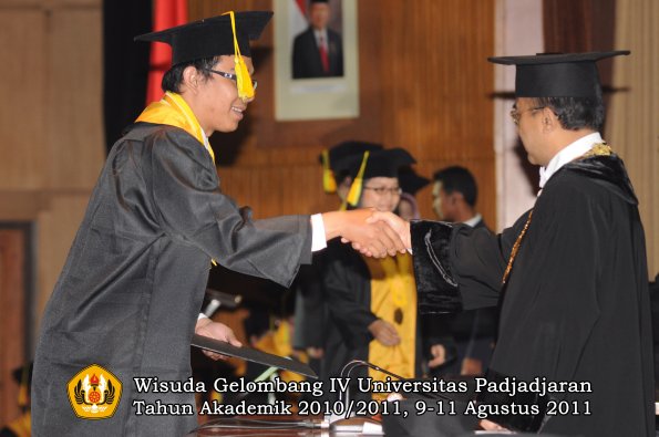 wisuda-fikom-oleh-rektor-114