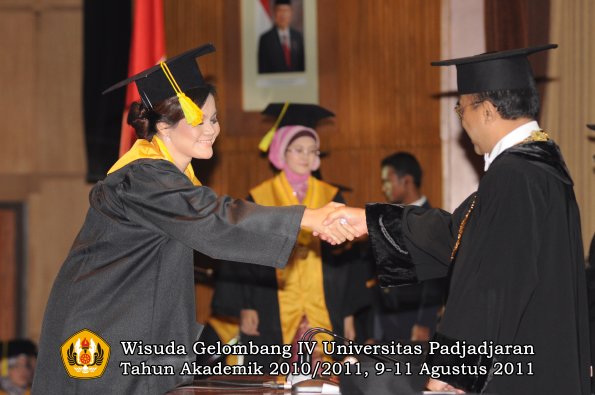 wisuda-fikom-oleh-rektor-116