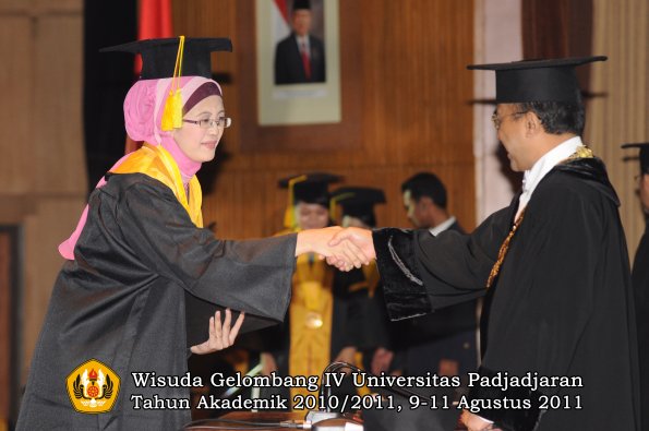 wisuda-fikom-oleh-rektor-117