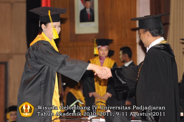 wisuda-fikom-oleh-rektor-126