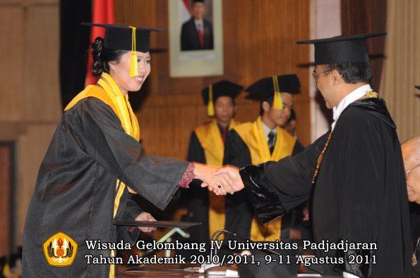 wisuda-fikom-oleh-rektor-130