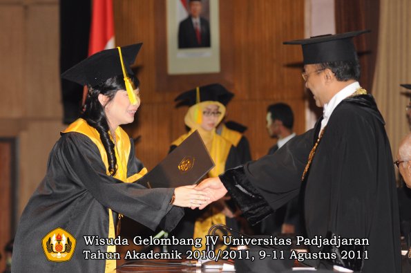 wisuda-fikom-oleh-rektor-133