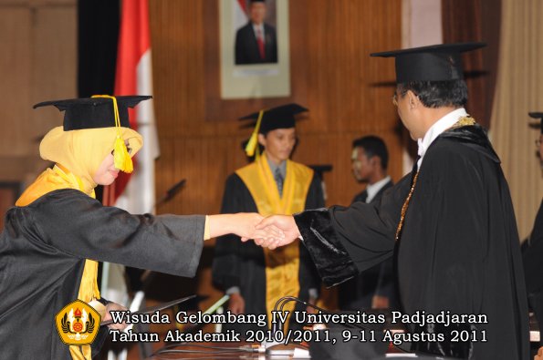 wisuda-fikom-oleh-rektor-134